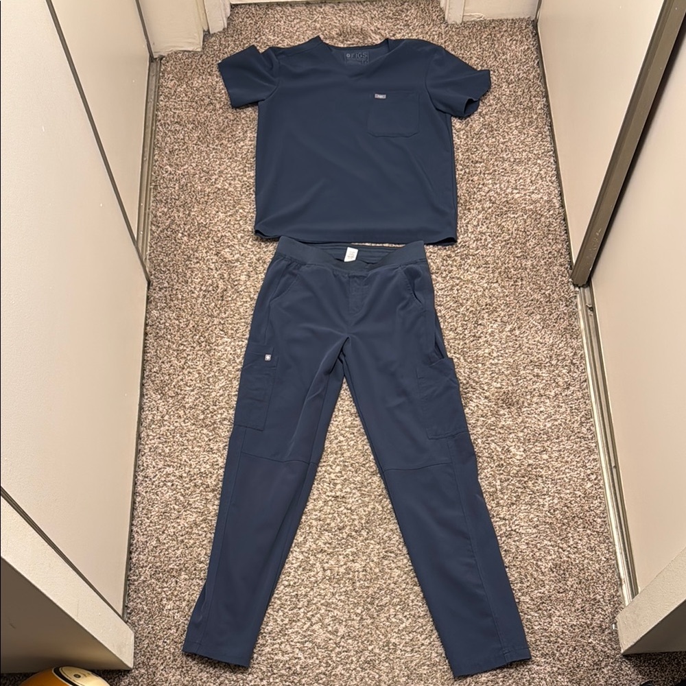 Figs Men's Navy Scrub Set